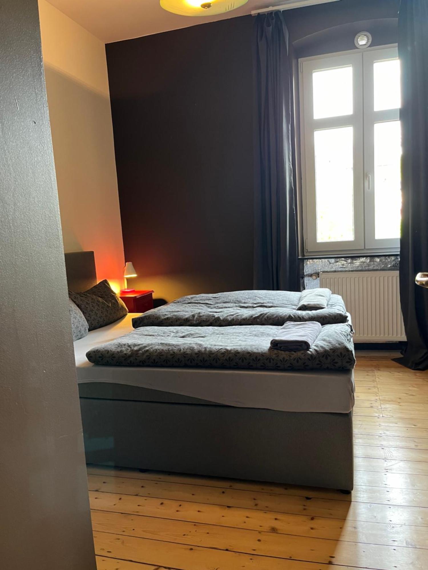 Apartment Vis-a-vis *